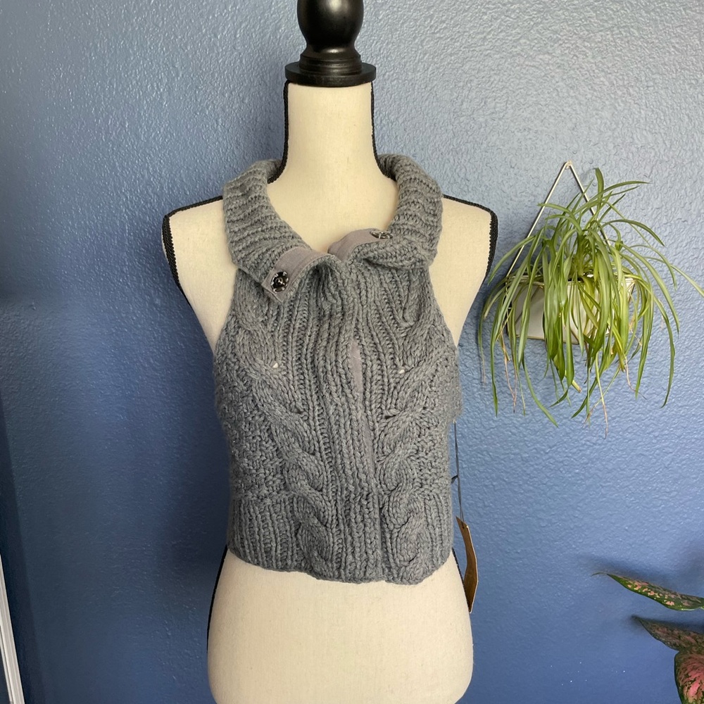 NEW! Cute cable knit sweater vest - size medium